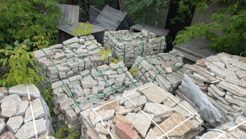 Гранитный плитняк галтованный для мощения купить в Кызыле