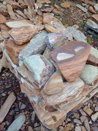 Златолит жёлтый, жёлто-зелёный глыбки и валуны для ланшафтного дизайна купить в Кызыле