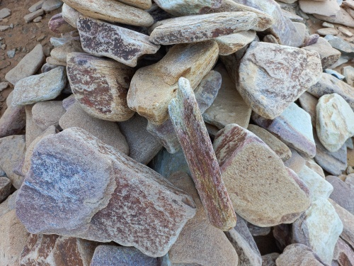 Златолит жёлтый, жёлто-зелёный глыбки и валуны для ланшафтного дизайна купить в Кызыле