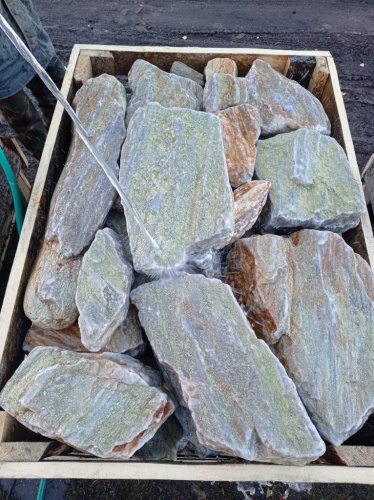 Златолит жёлтый, жёлто-зелёный глыбки и валуны для ланшафтного дизайна купить в Кызыле