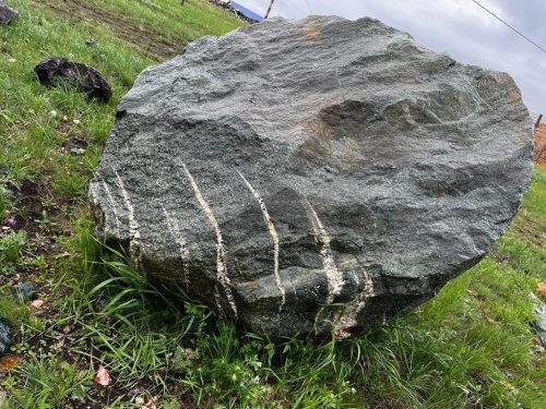 Гигантские зелёные валуны для ландшафтного дизайна весом более 5 тонн купить в Кызыле