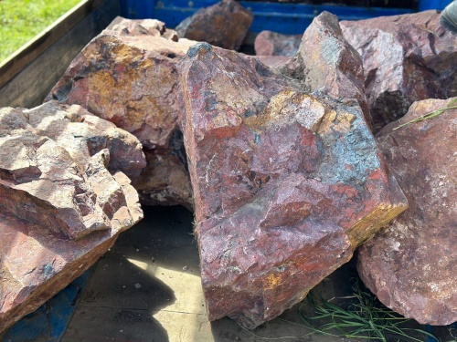 Ландшафтные глыбы красно-фиолетовые 200-1000 килограмм купить в Кызыле