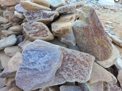 Златолит жёлтый, жёлто-зелёный глыбки и валуны для ланшафтного дизайна купить в Кызыле