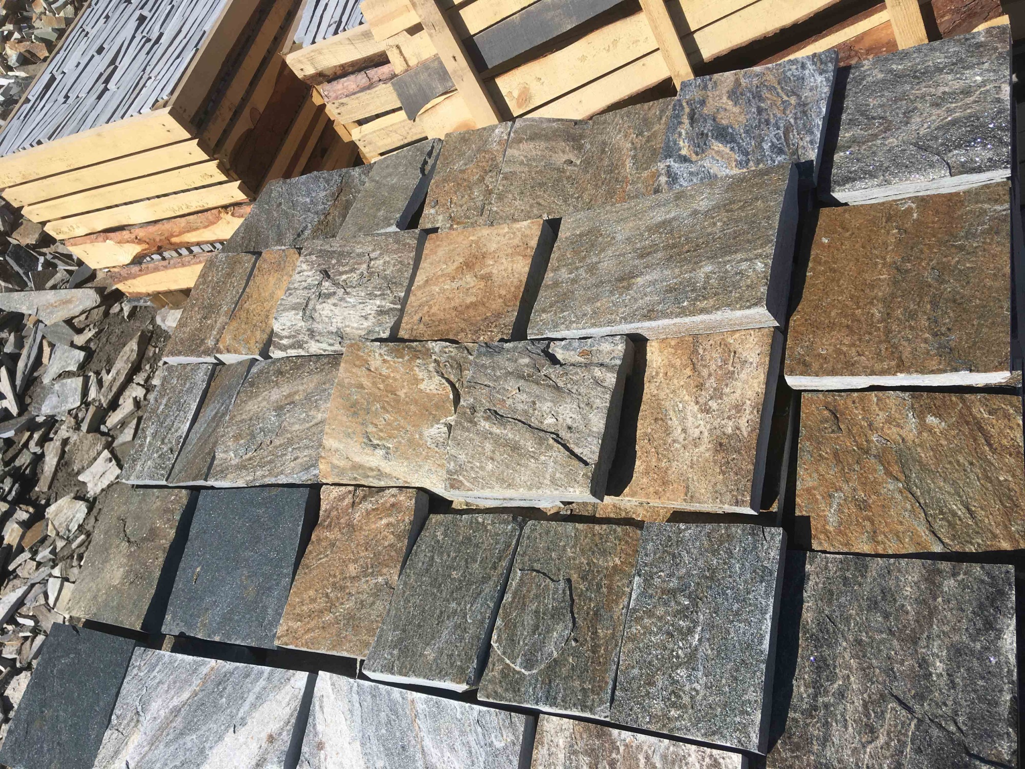 Плитка пилёная златолит Уральский для фасада купить в Кызыле