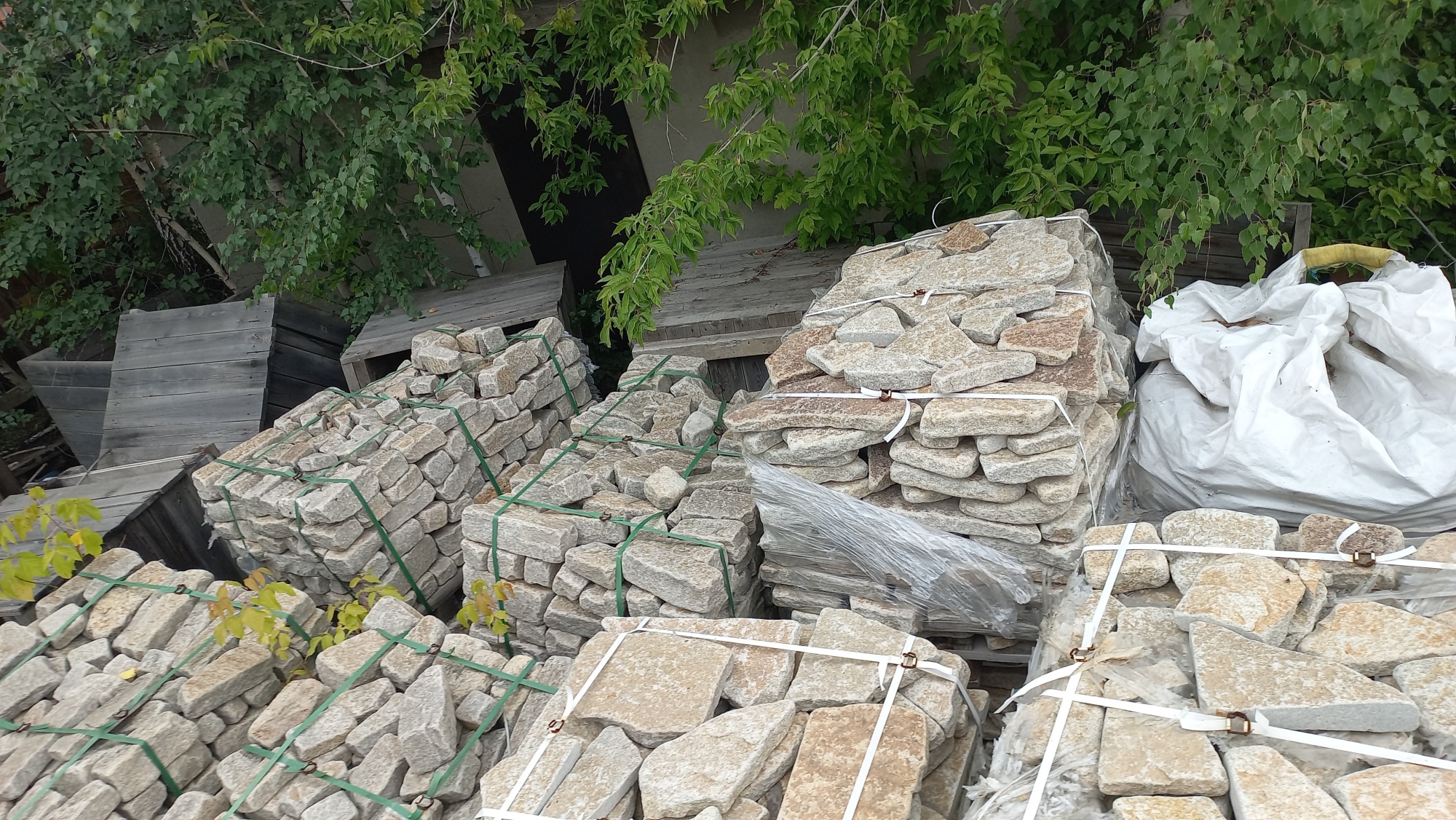 Плитняк гранитный галтованный купить в Кызыле