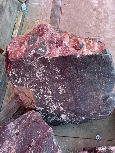 Камни для ландшафтного дизайна красно-фиолетовые 10-60 килограмм купить в Кызыле