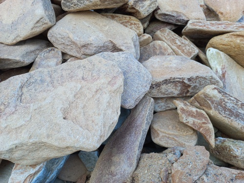 Златолит жёлтый, жёлто-зелёный глыбки и валуны для ланшафтного дизайна купить в Кызыле