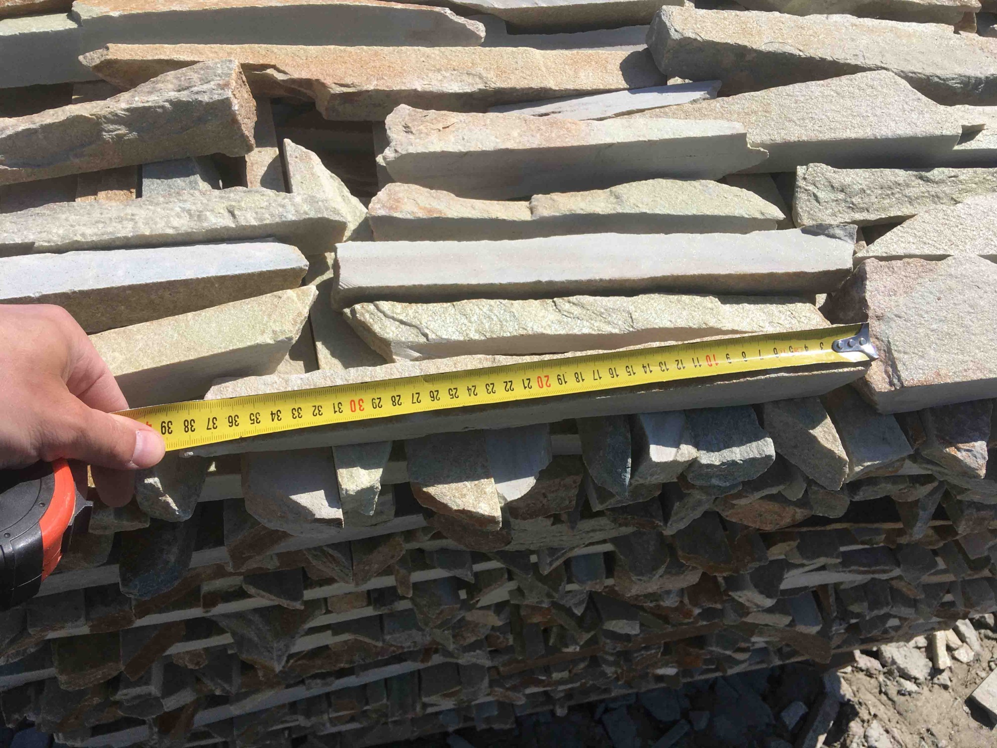 Горбушка златолит золотистый для облицовки купить в Кызыле