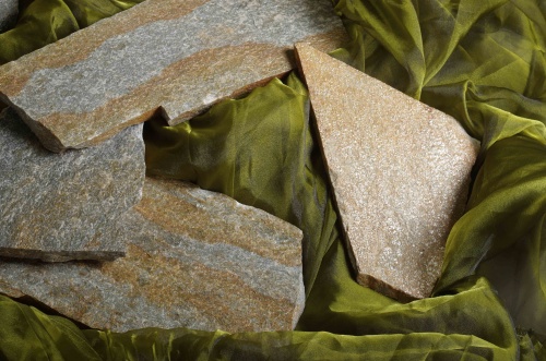 Плитняк златолит Уральский для цоколя, отмостки купить в Кызыле