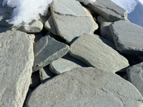 Плитняк златолит зелёный галтованный для цоколя купить в Кызыле