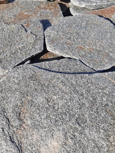 Златолит серебристый галтованный для лестниц купить в Кызыле