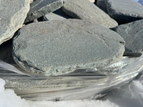 Плитняк златолит зелёный галтованный для мощения на бетон купить в Кызыле