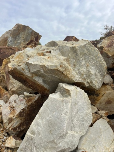 Разноцветный кварц ландшафтные валуны